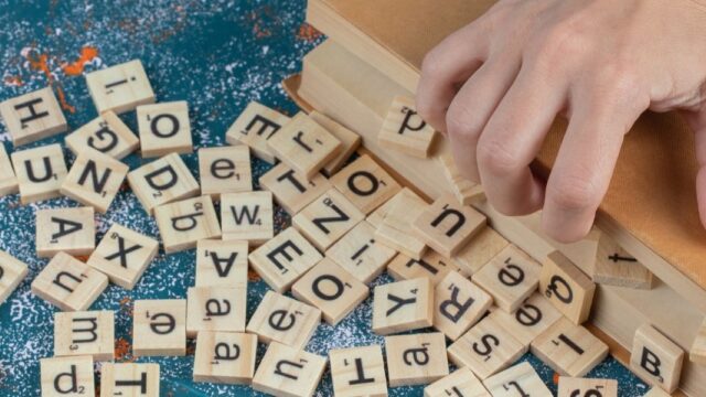 De wereld van taal: 50 taalbegrippen die uitleg nodig hebben